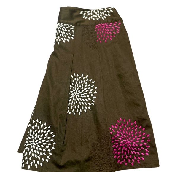 Ann Taylor Petites pleated skirt with embroidered white/pink flowers, sz 12p - Picture 6 of 8